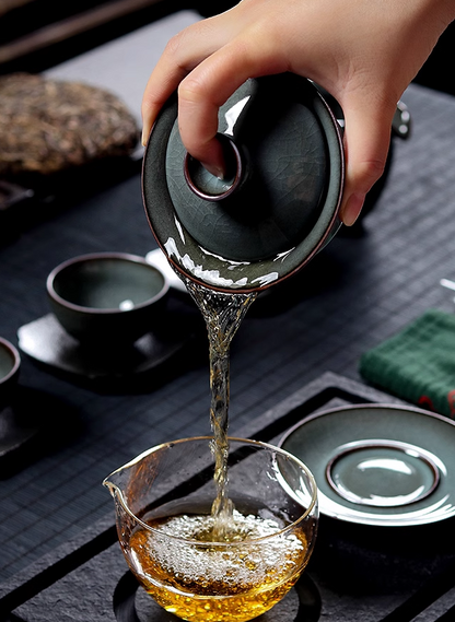 Bol à thé en céladon de Longquan (Gaiwan) argile ferreuse vert foncé
