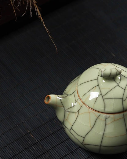 Ge Kiln crackle glaze teapot in Shi Piao shape made from kaolin clay