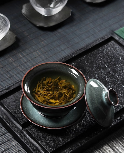 Bol à thé en céladon de Longquan (Gaiwan) argile ferreuse vert foncé