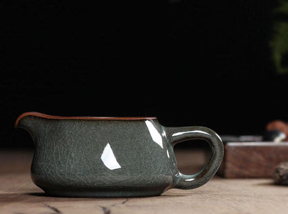 Iron-gray celadon finish with glossy surface and intricate crackle patterns.