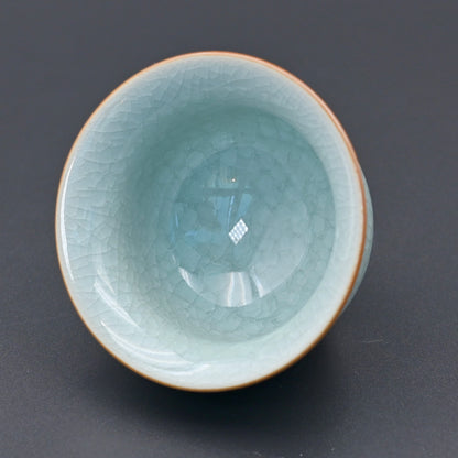 Northern Song ceramic teacup displaying characteristic ice-like crackle network formation
