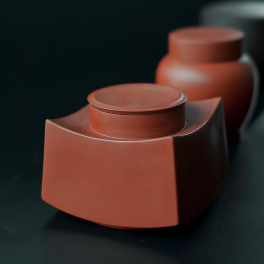 Saanwu Studio handcrafted Yixing travel tea caddy with natural clay finish, perfect size for personal tea sessions outdoor
