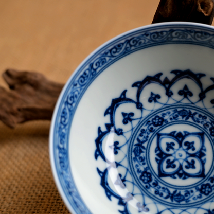 Chinese style hand-painted lotus vine pattern blue and white porcelain tea cup
