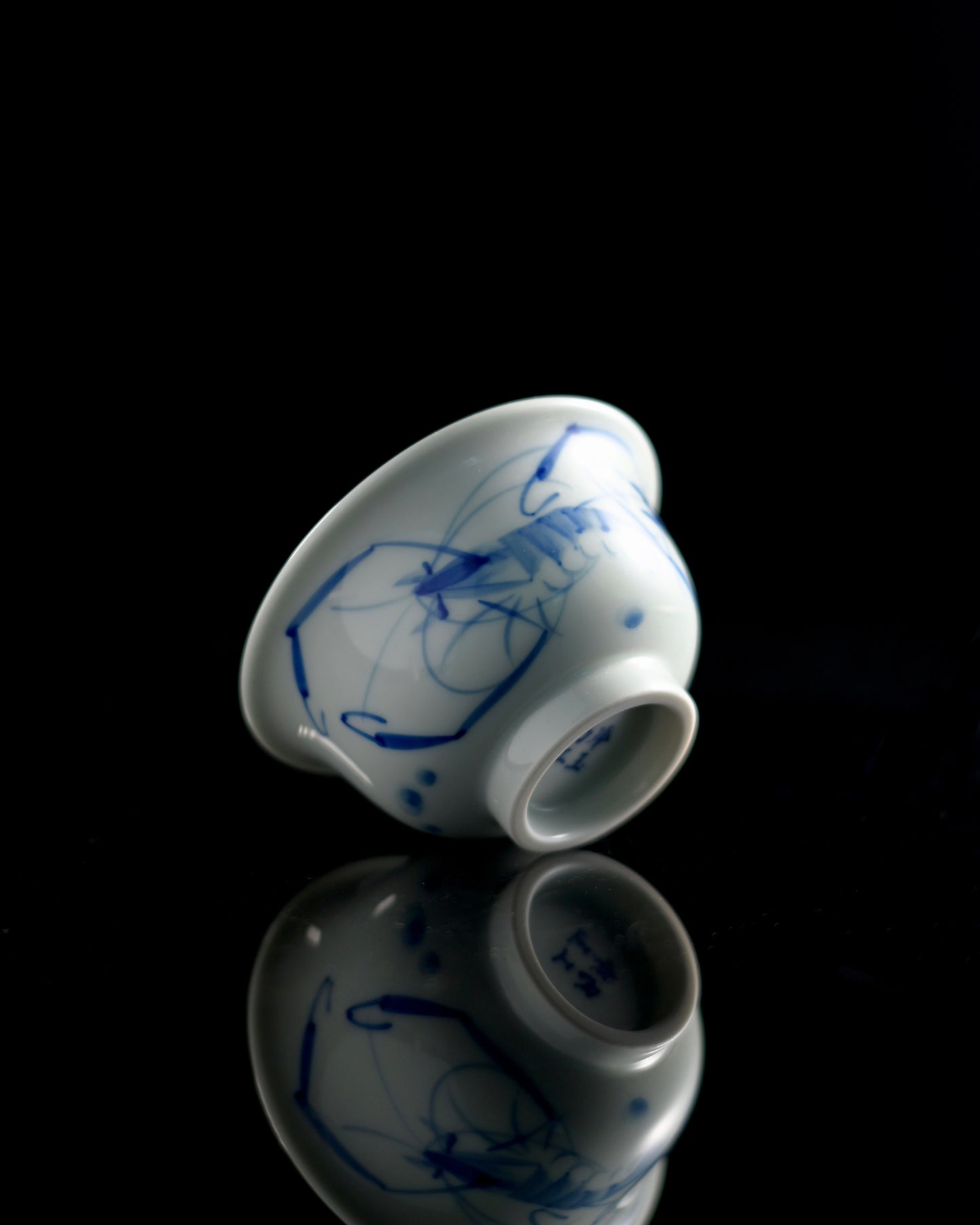 Jingdezhen Hand-Painted Shrimp Blue And White Porcelain Covered Bowl (Gaiwan) Set