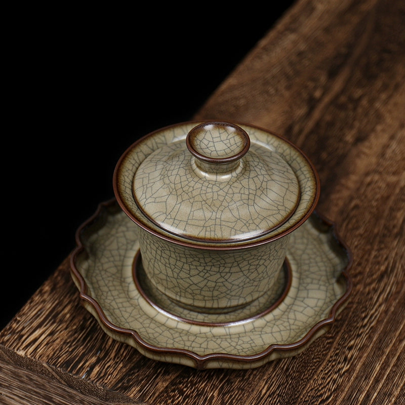 Classic Longquan celadon GE ceramic tea bowl trio, combining elegance, tradition, and high-quality craftsmanship.