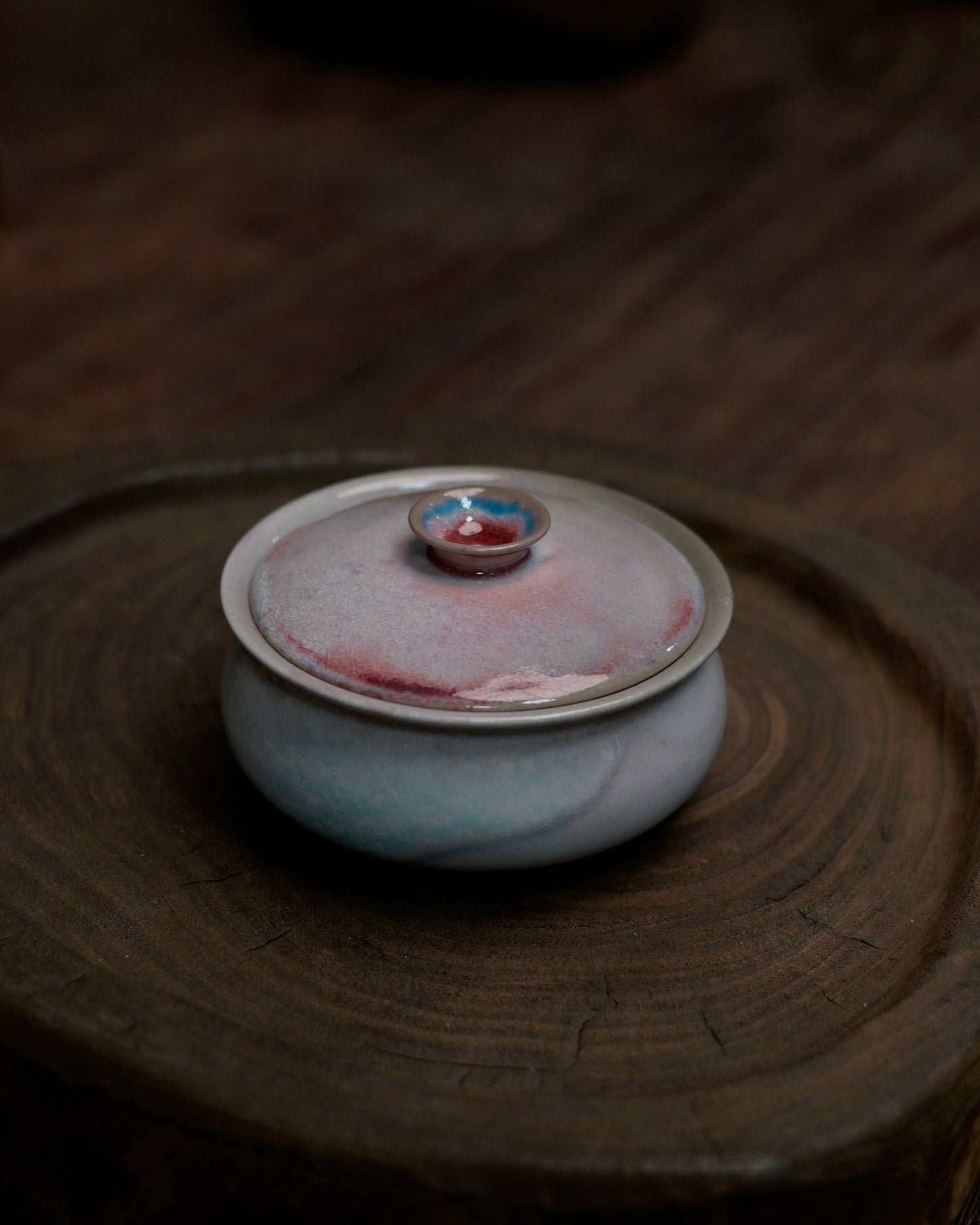 Cobalt-blue accents emerging on ceramic surface through soda vapor glazing in reduction atmosphere