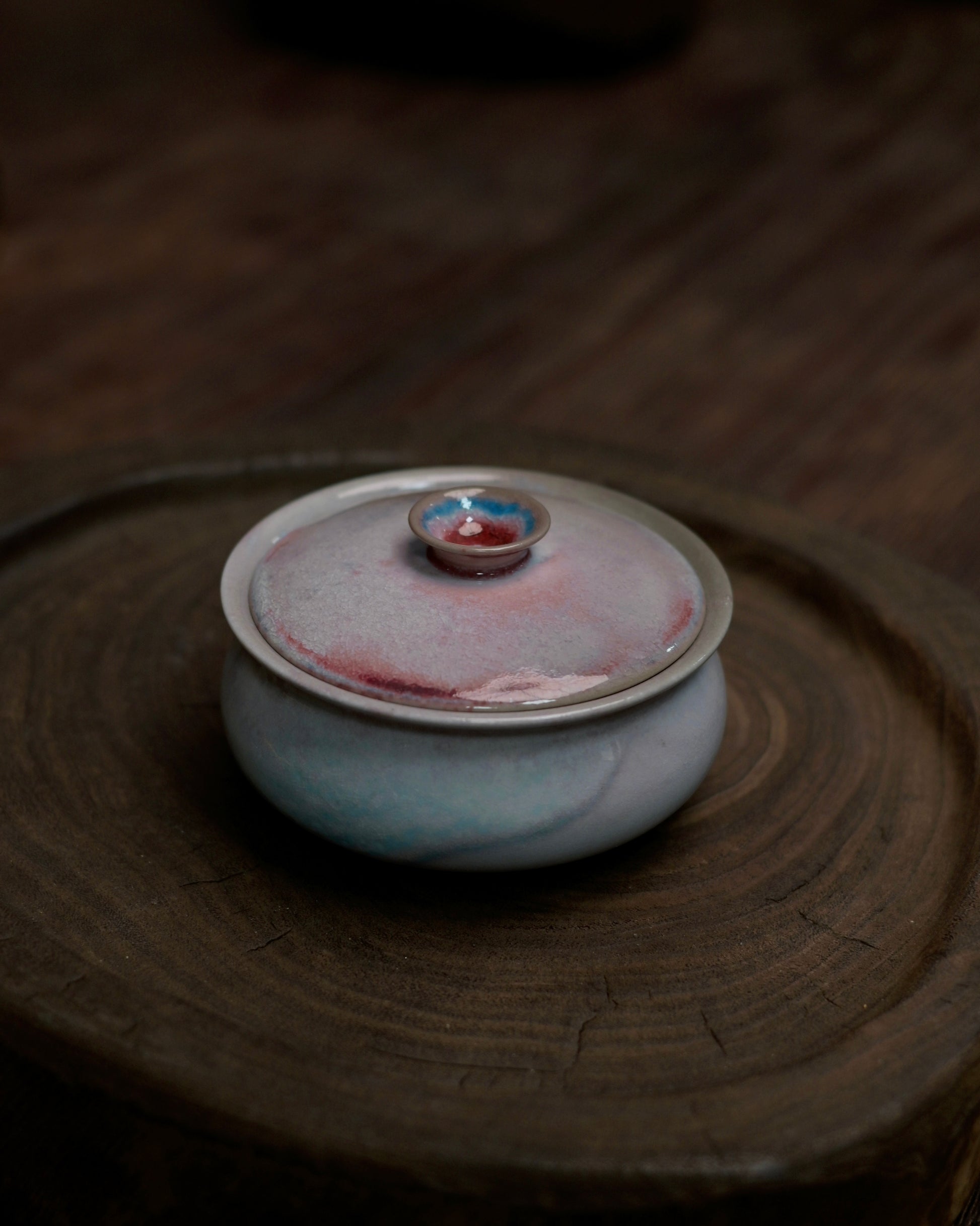 Cobalt-blue accents emerging on ceramic surface through soda vapor glazing in reduction atmosphere