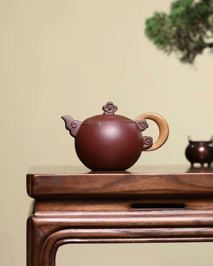 Yixing Zisha teapot symbolizing harmony of colorful clouds and the moon