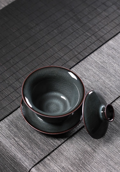 Bol à thé en céladon de Longquan (Gaiwan) argile ferreuse vert foncé