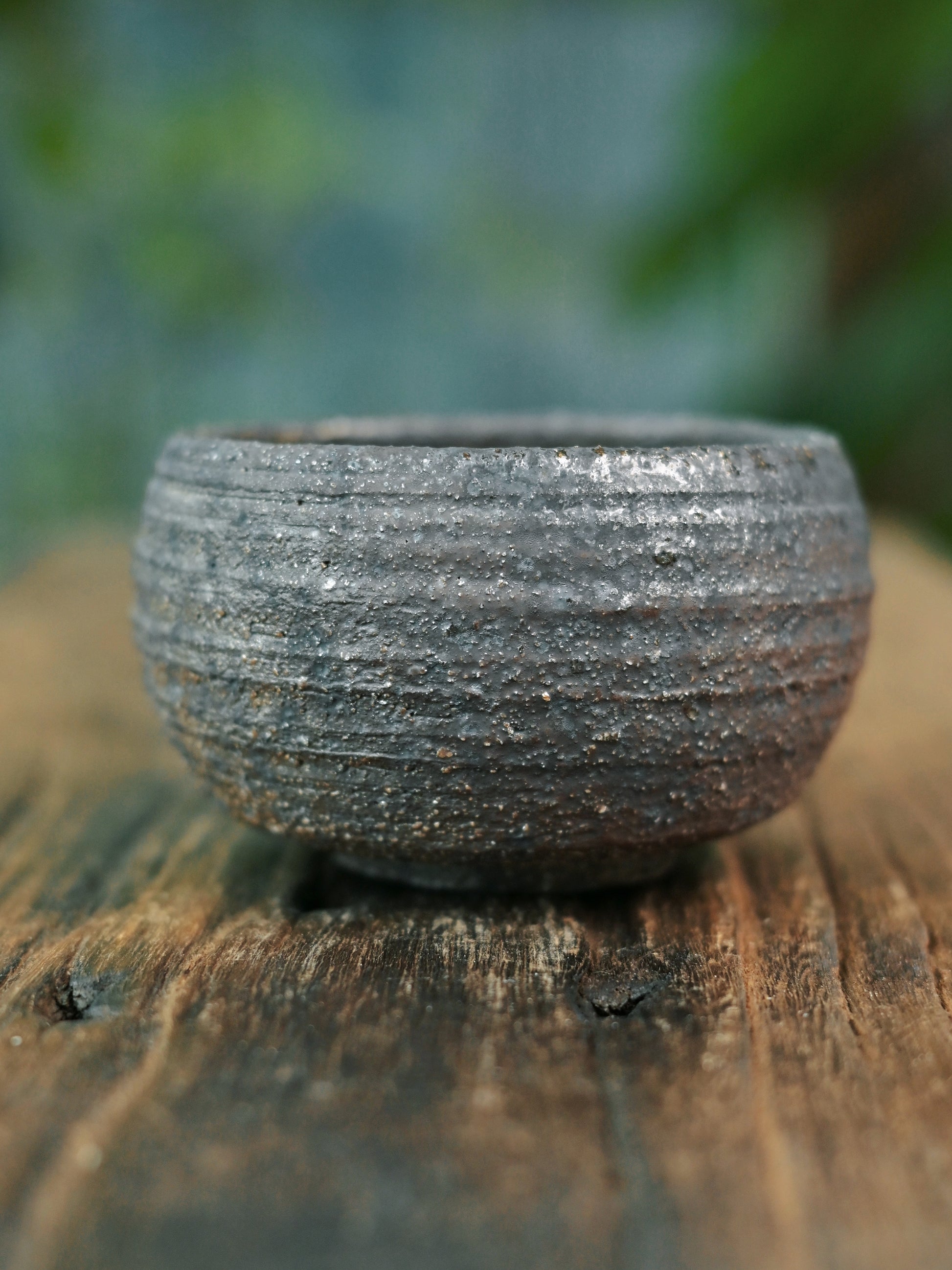 Naturally developing iridescent coating that enhances with regular tea use