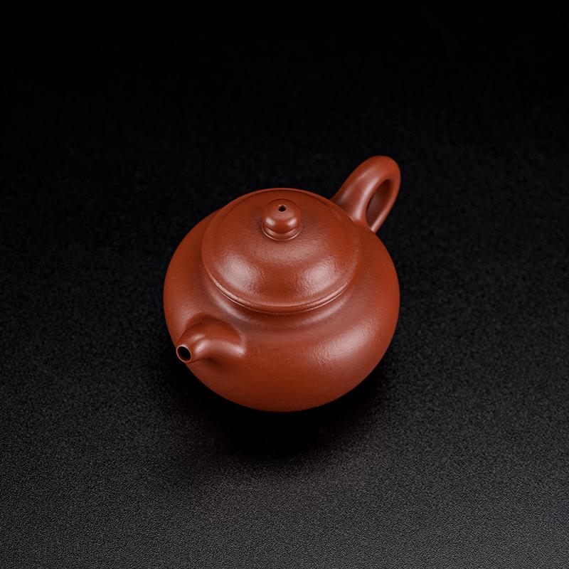 Balanced spout design ensuring smooth water flow without dripping for precise gongfu pouring