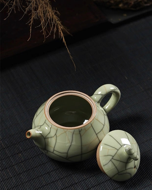 Ge ware teapot fired at 1230°C in traditional dragon kiln