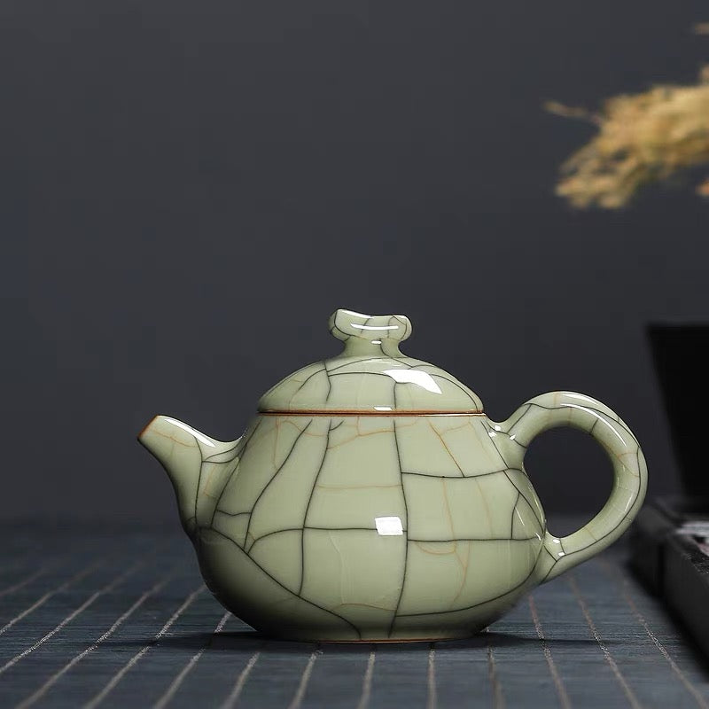 Ge ware celadon teapot with golden threads and iron cracks glaze pattern