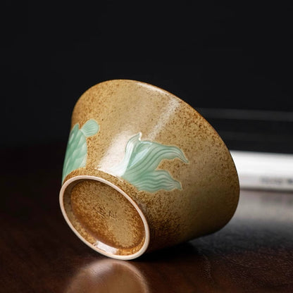 Longquan-Celadon-Teekanne in Pflaumengrün mit Pflanzenaschelasiert