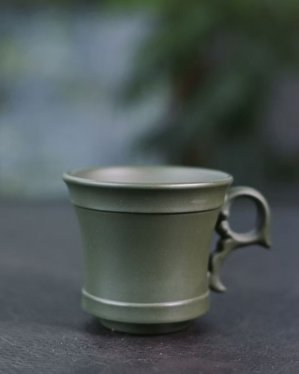 Color transformation process of green clay through extended use and careful maintenance