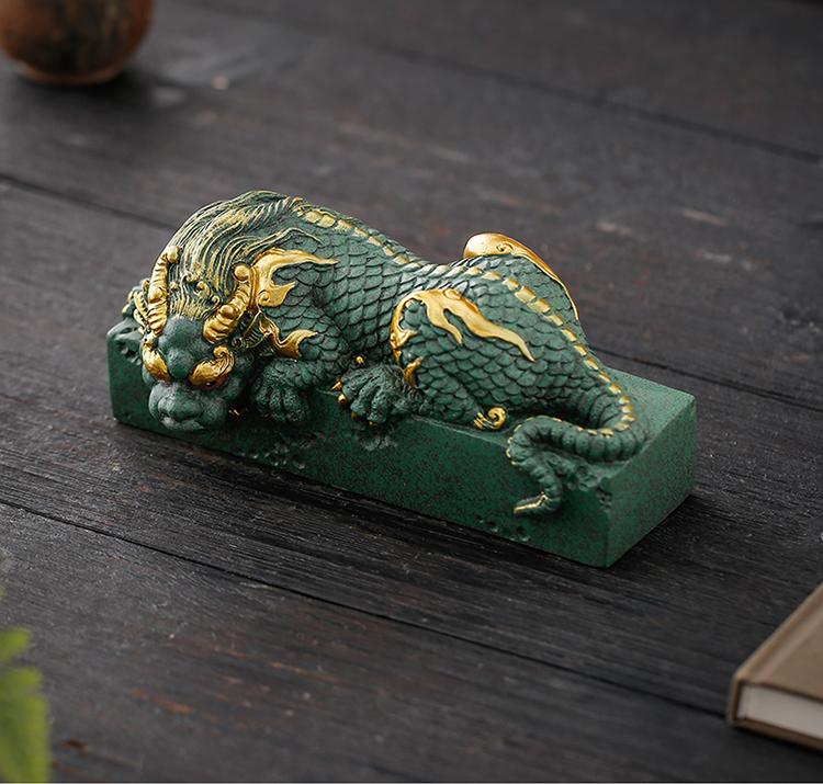 Green Sandstone Winding Dragon Ornament Tea Pet