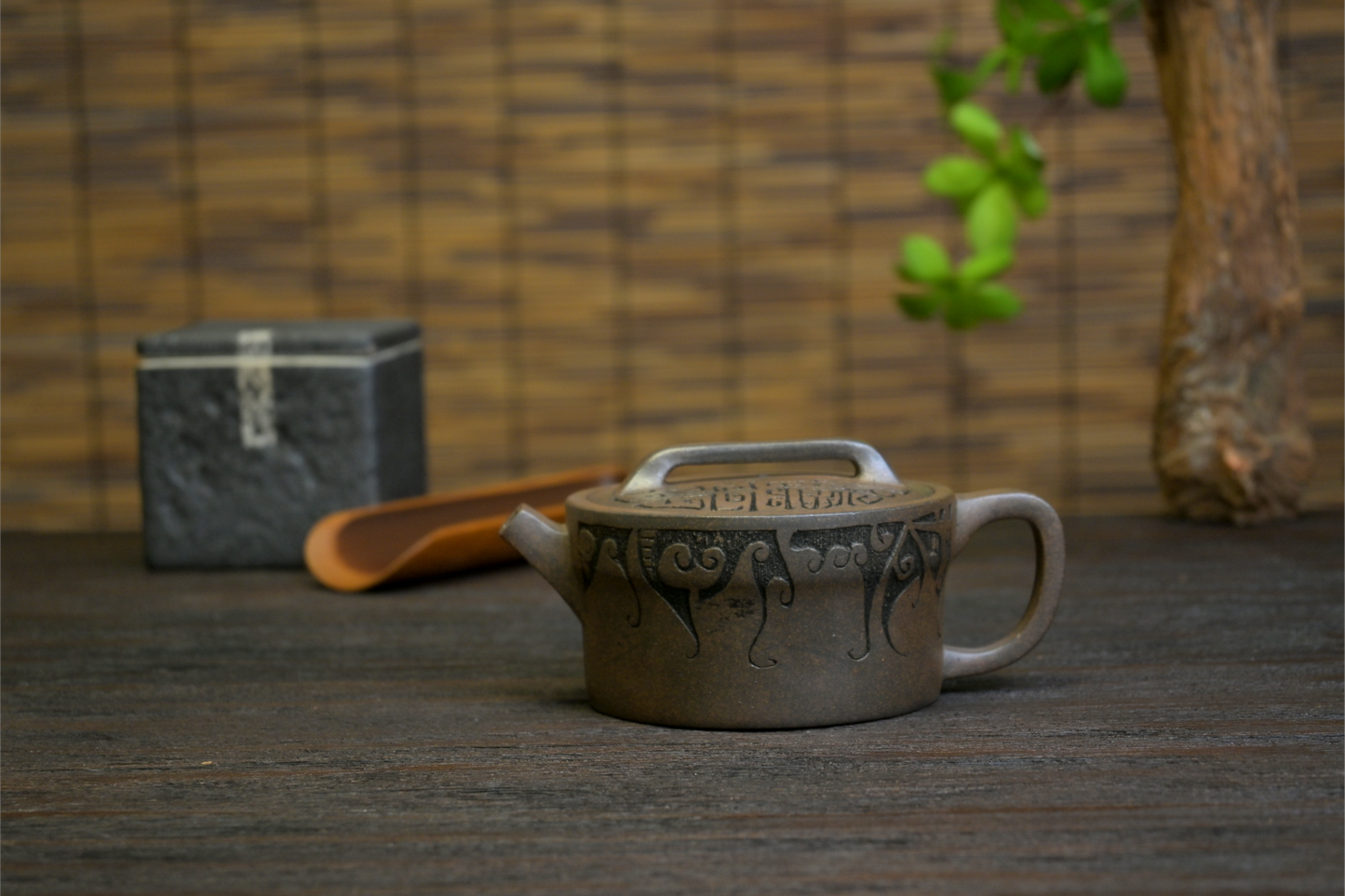 Han-style Yixing teapot featuring balanced proportions with spout and body of same size, combining tradition with functionality