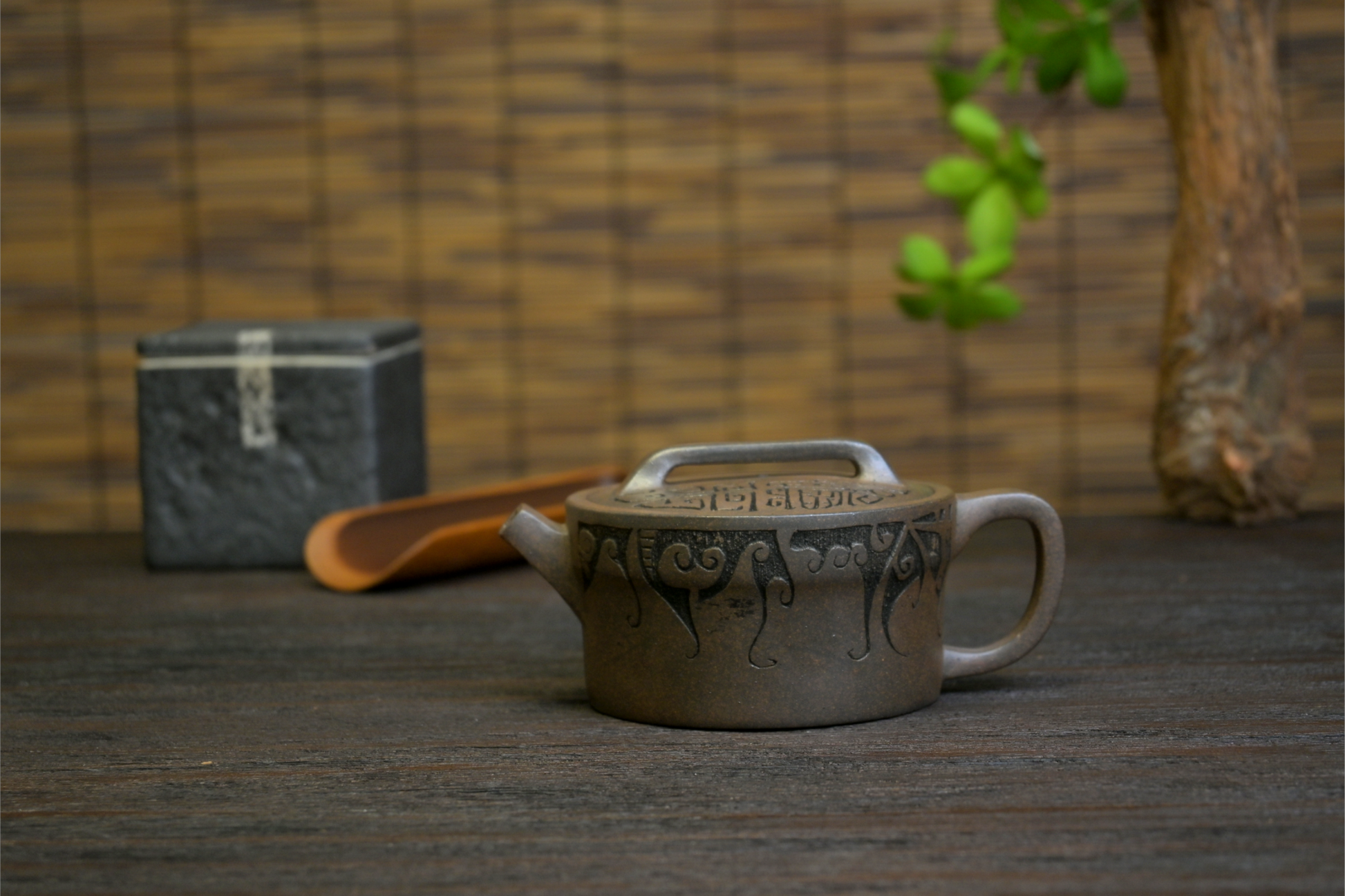 Han-style Yixing teapot featuring balanced proportions with spout and body of same size, combining tradition with functionality