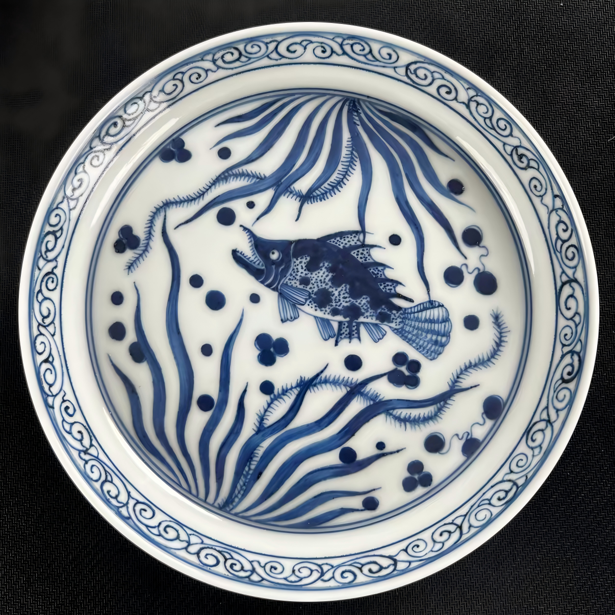 Disassembled view showing the three components of the gaiwan: lid, bowl, and saucer.