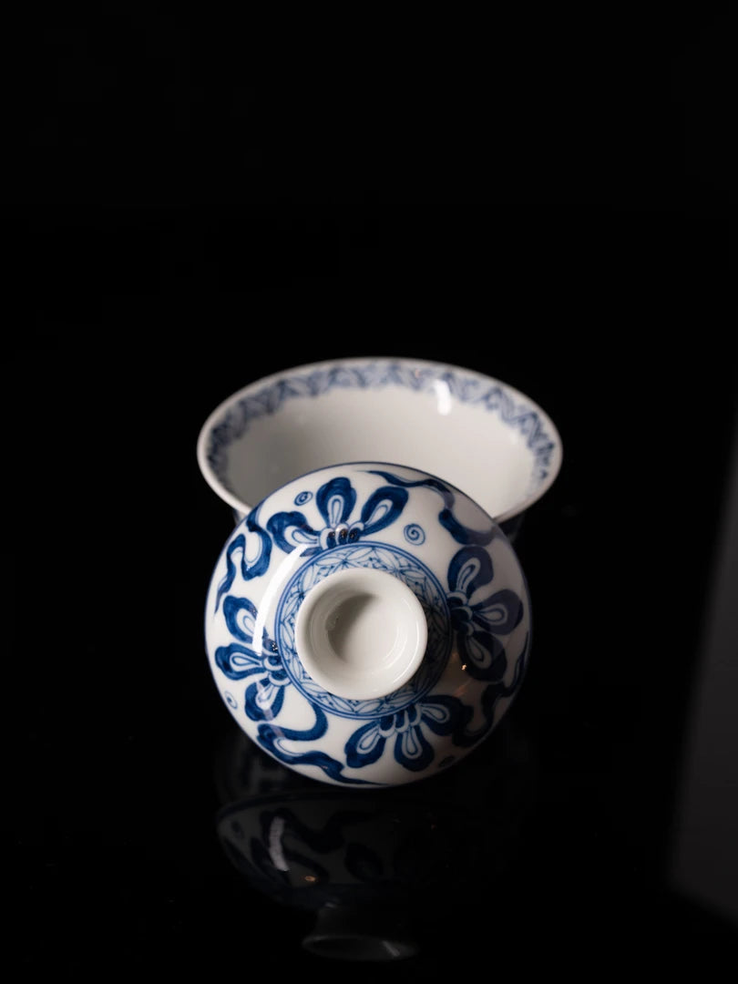 Top view of the gaiwan lid showing the flared button knob and matching hand-painted blue lion motifs