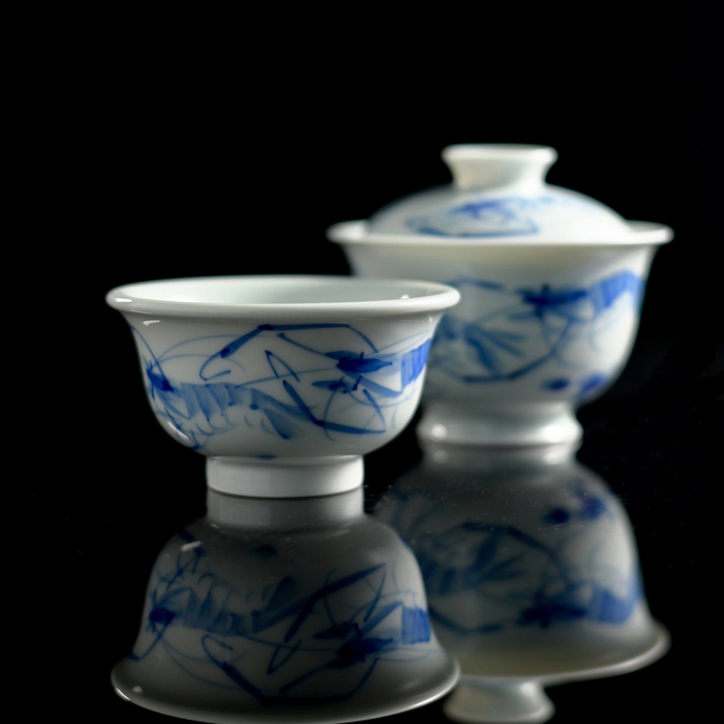 Jingdezhen Hand-Painted Shrimp Blue And White Porcelain Covered Bowl (Gaiwan) Set