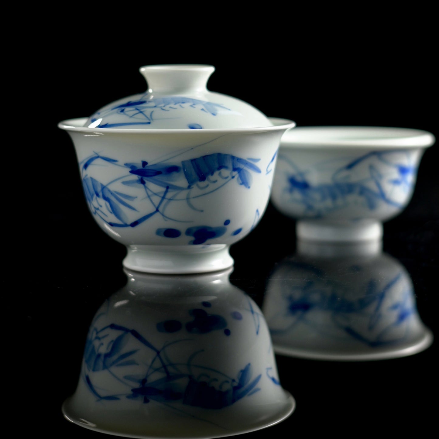Jingdezhen Hand-Painted Shrimp Blue And White Porcelain Covered Bowl (Gaiwan) Set