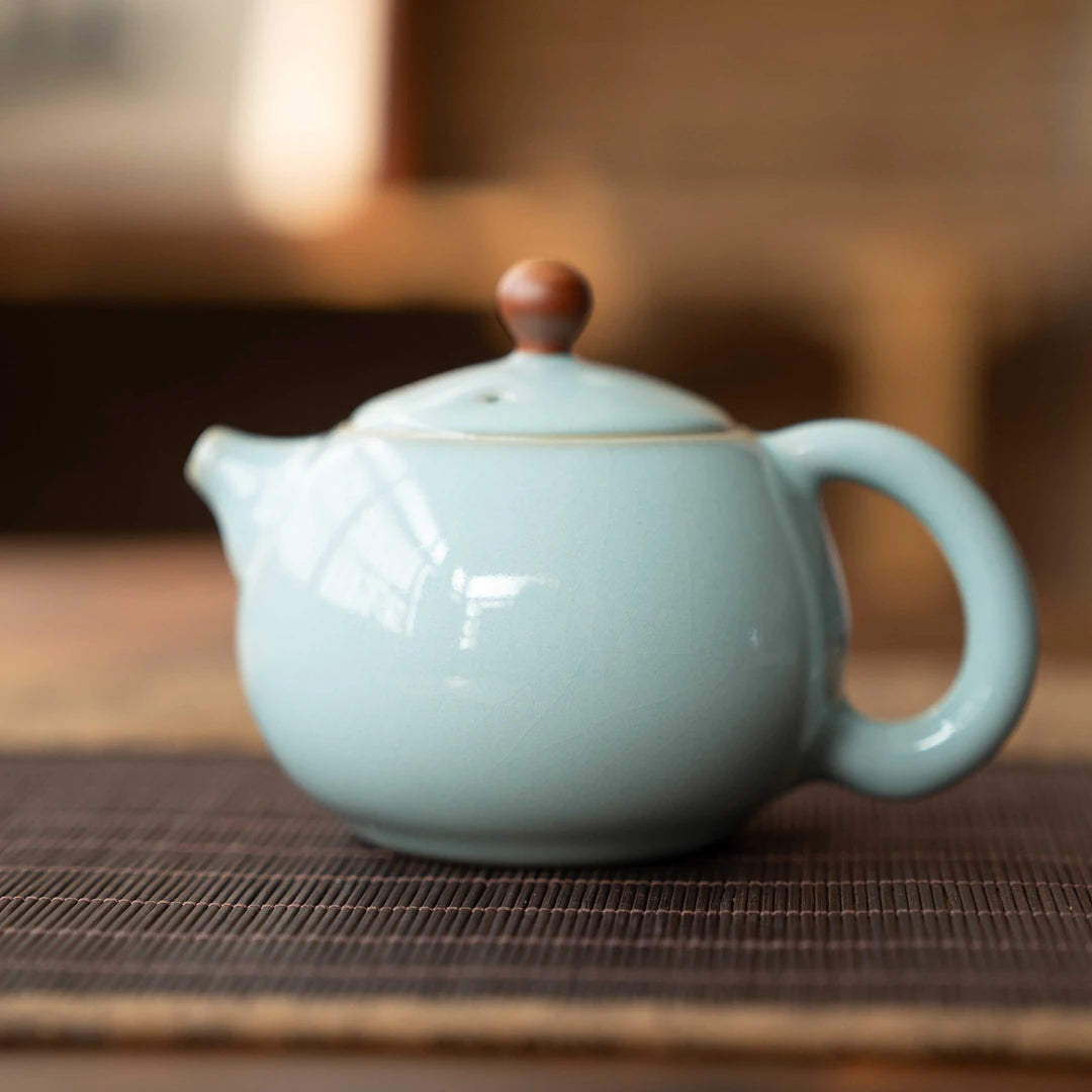 Ru-Ware (Ruyao) Nägelstütz-Technik Xi Shi Teekanne Himmelblau