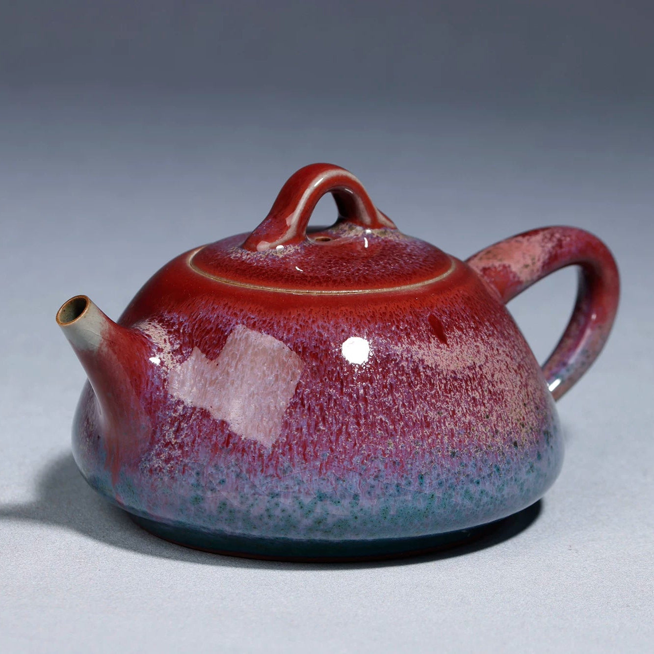 Side profile highlighting the classic triangular body and clean lines of the Shipiao teapot.