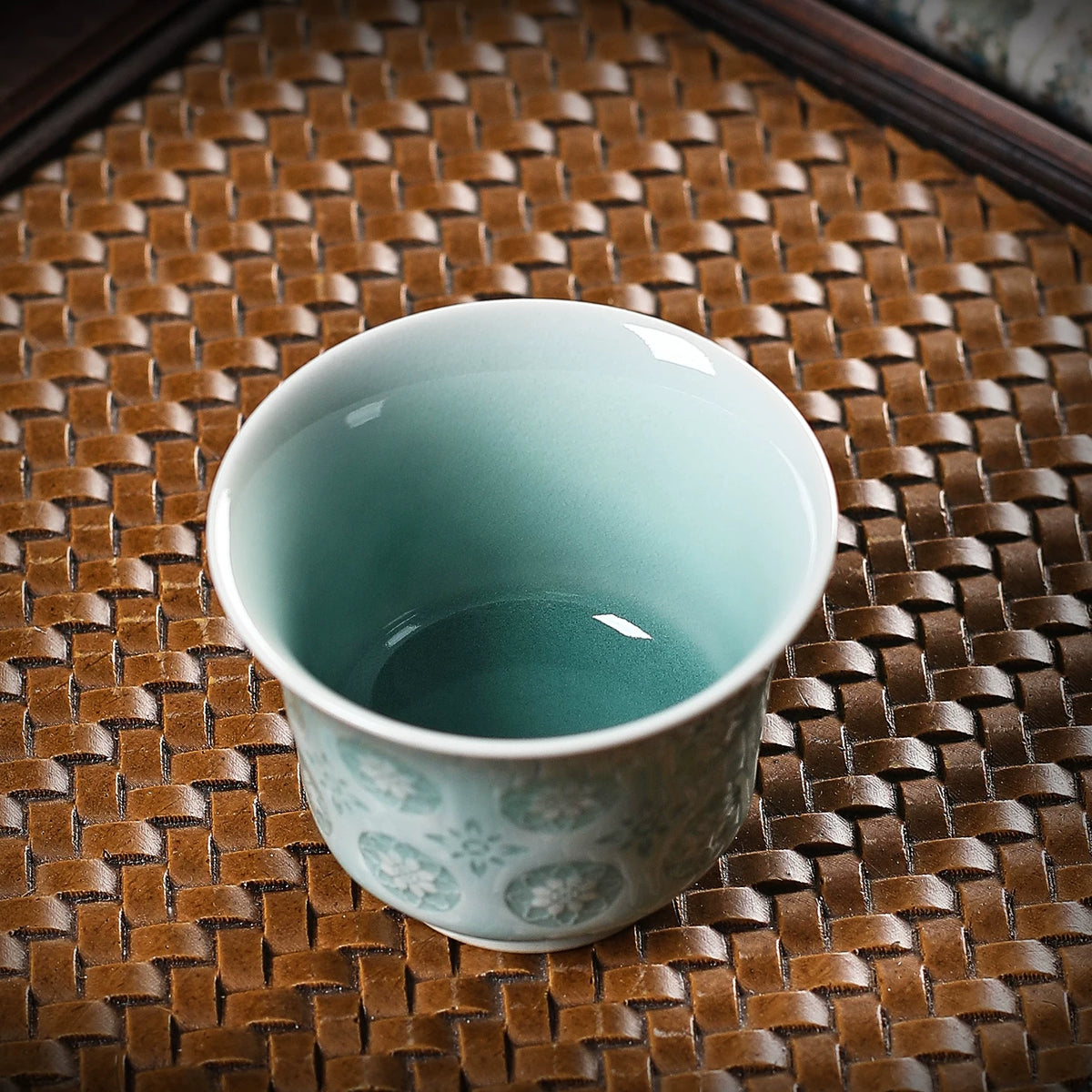 Ergonomic wide-flared celadon horse-hoof cup lip designed for comfortable sipping and tea aroma release