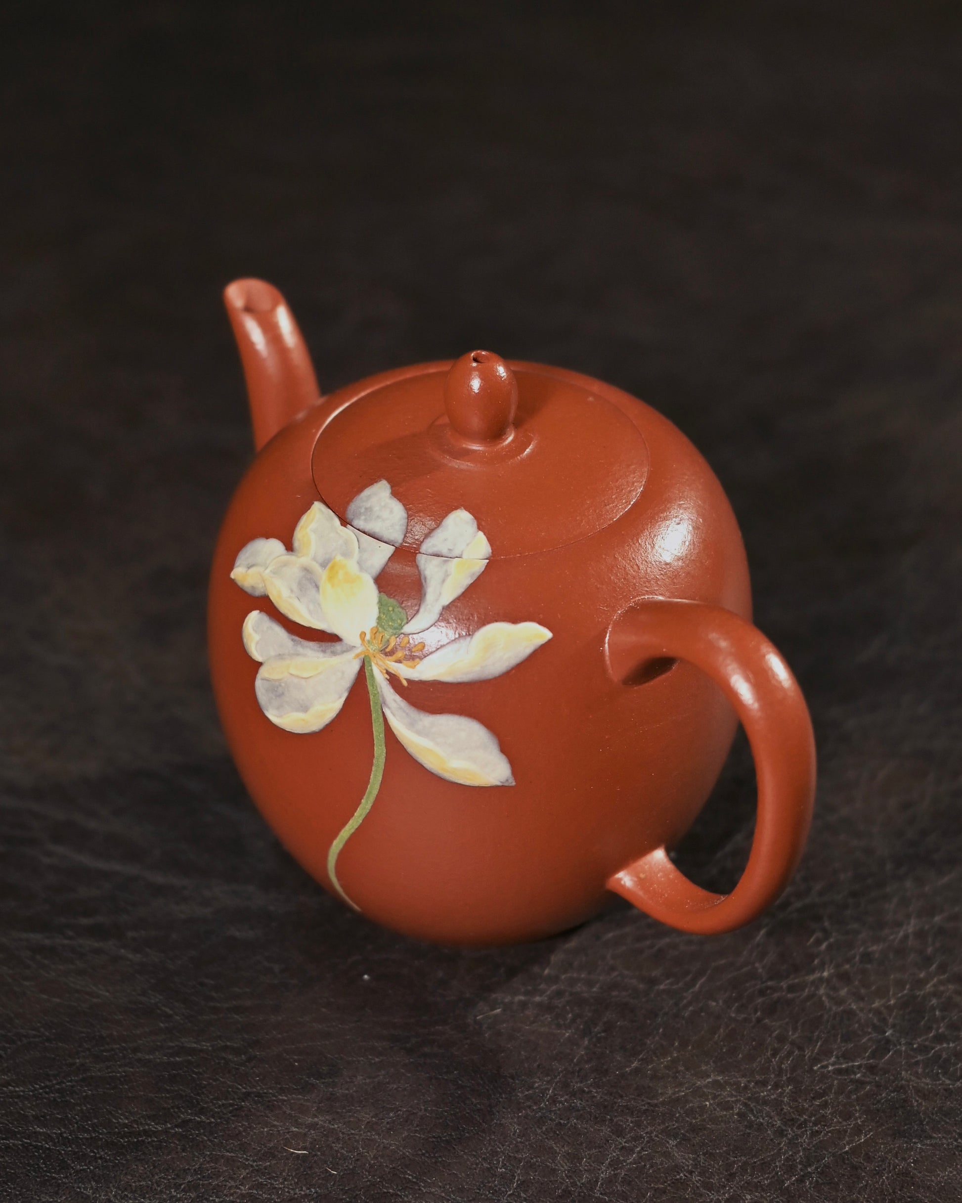 Yixing fully handmade teapot with flush fitting lid ball filter interior and circular handle