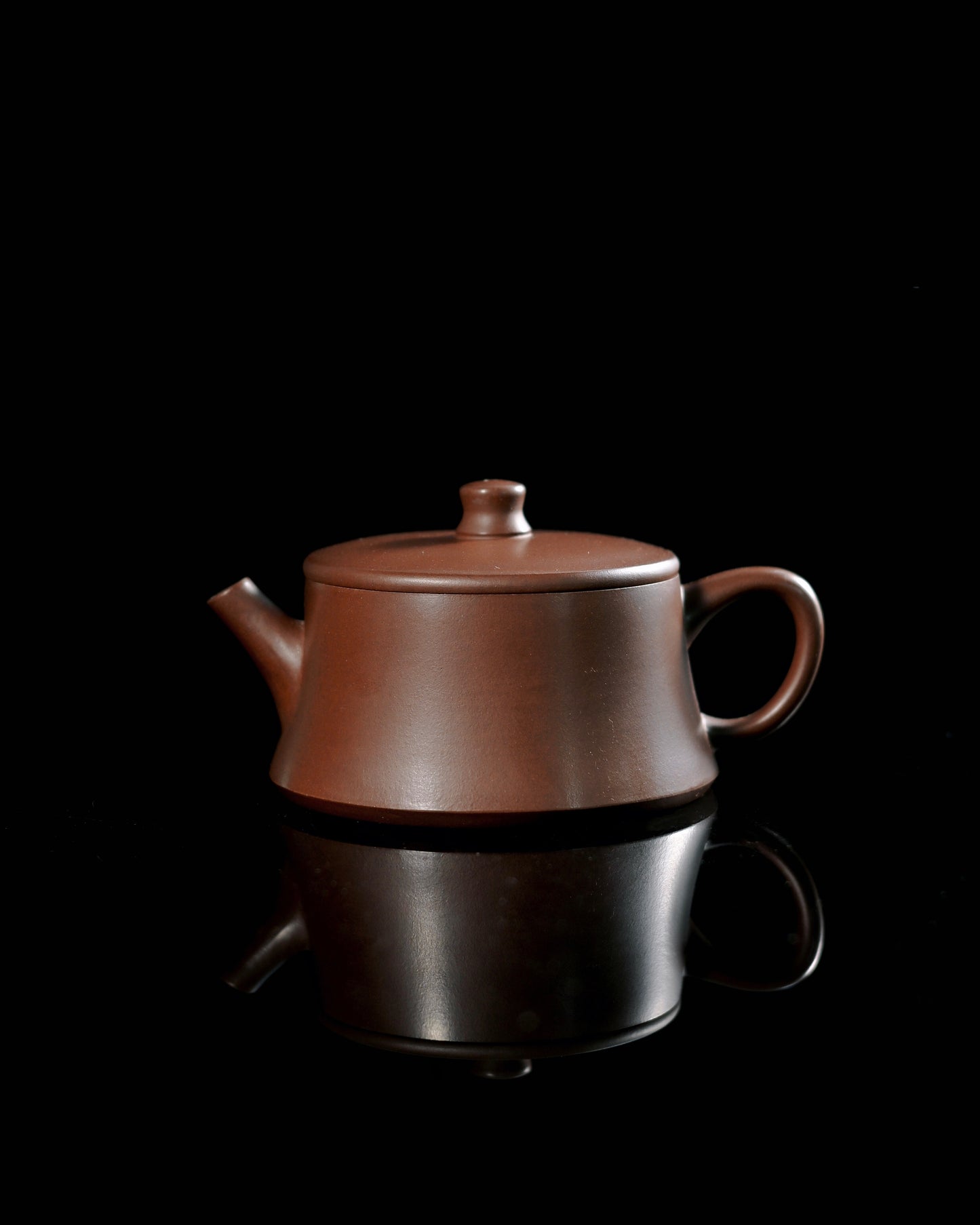 Side view of handcrafted Yixing Zisha Plinth Teapot with smooth surface