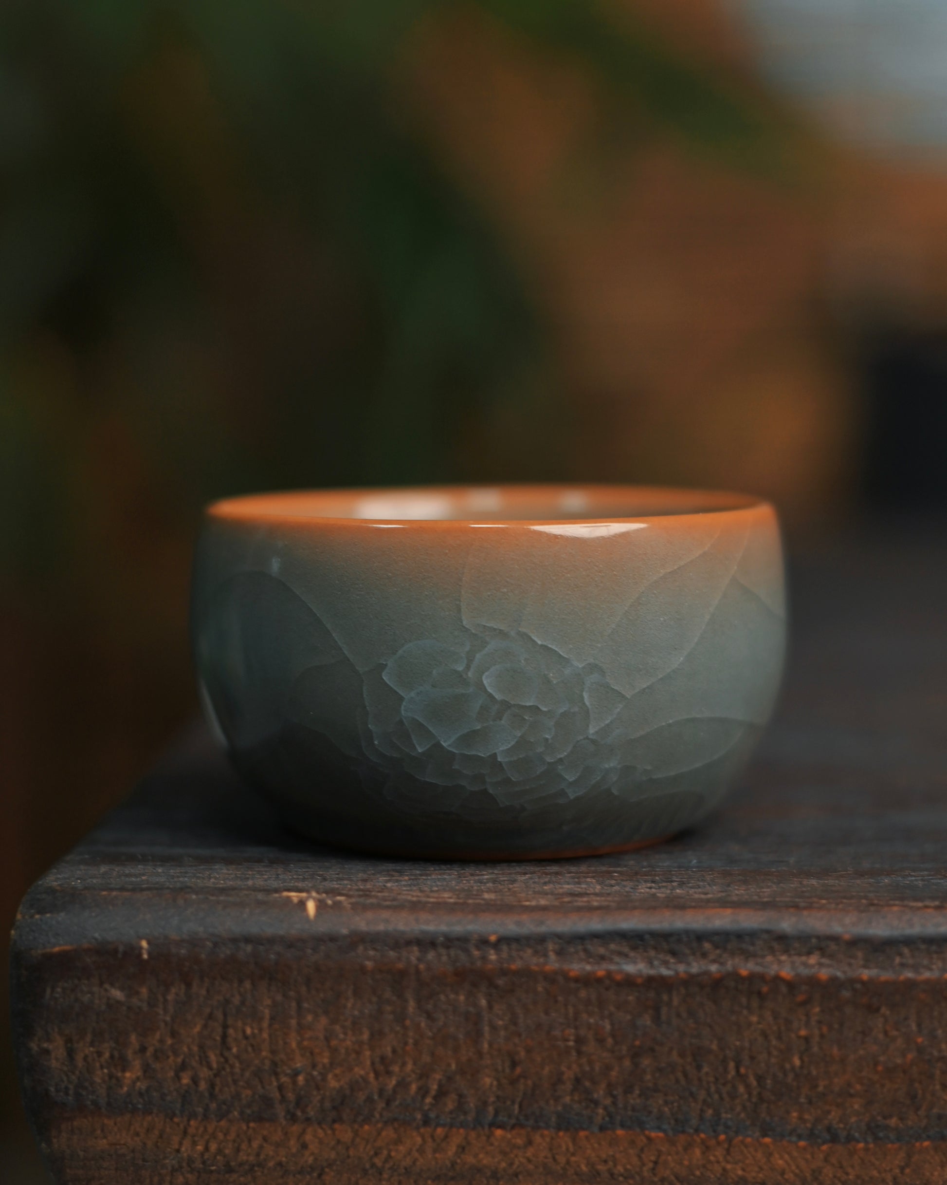 Side-by-side visualization of the crackle pattern's transformation between wet and dry states