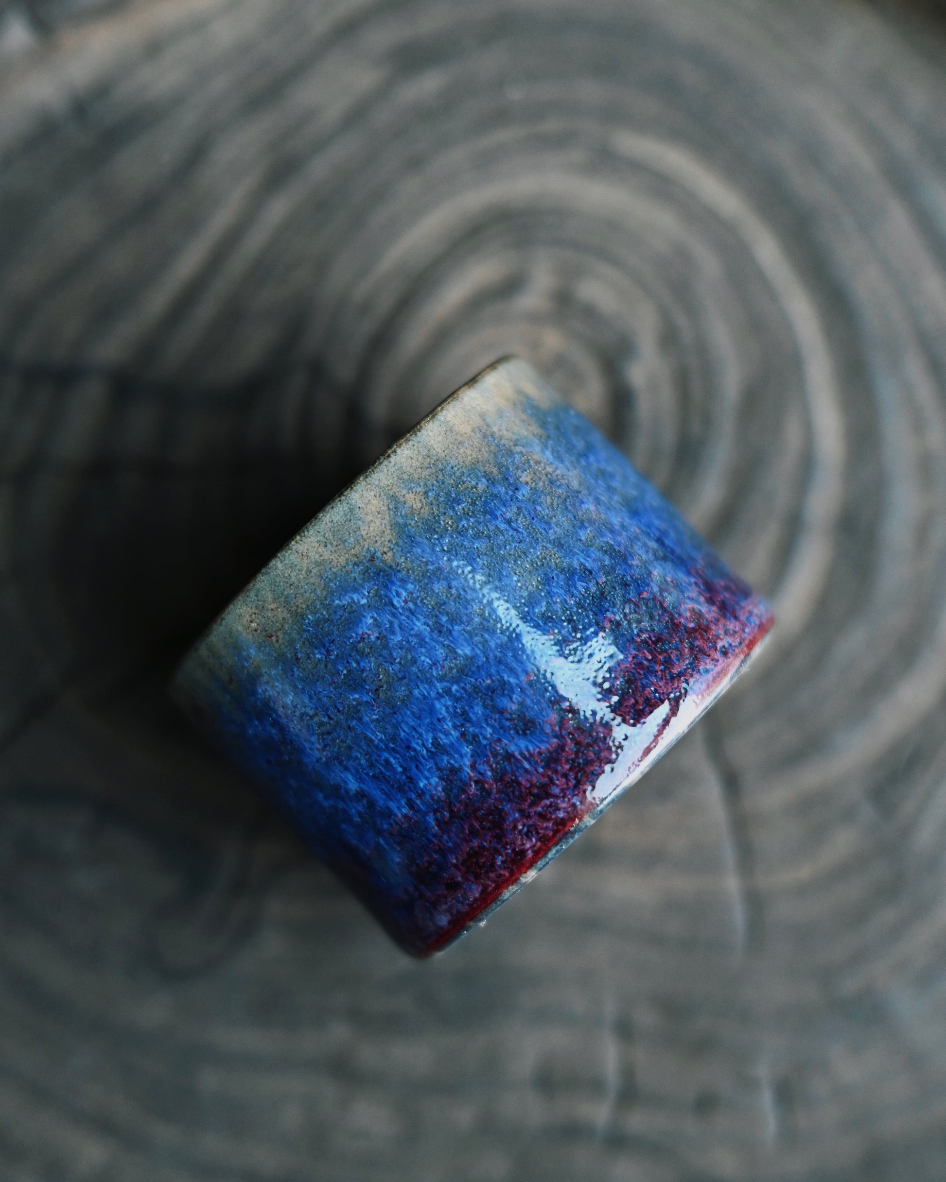 Imperial purple coloration achieved through natural mineral transformation in reduction kiln atmosphere