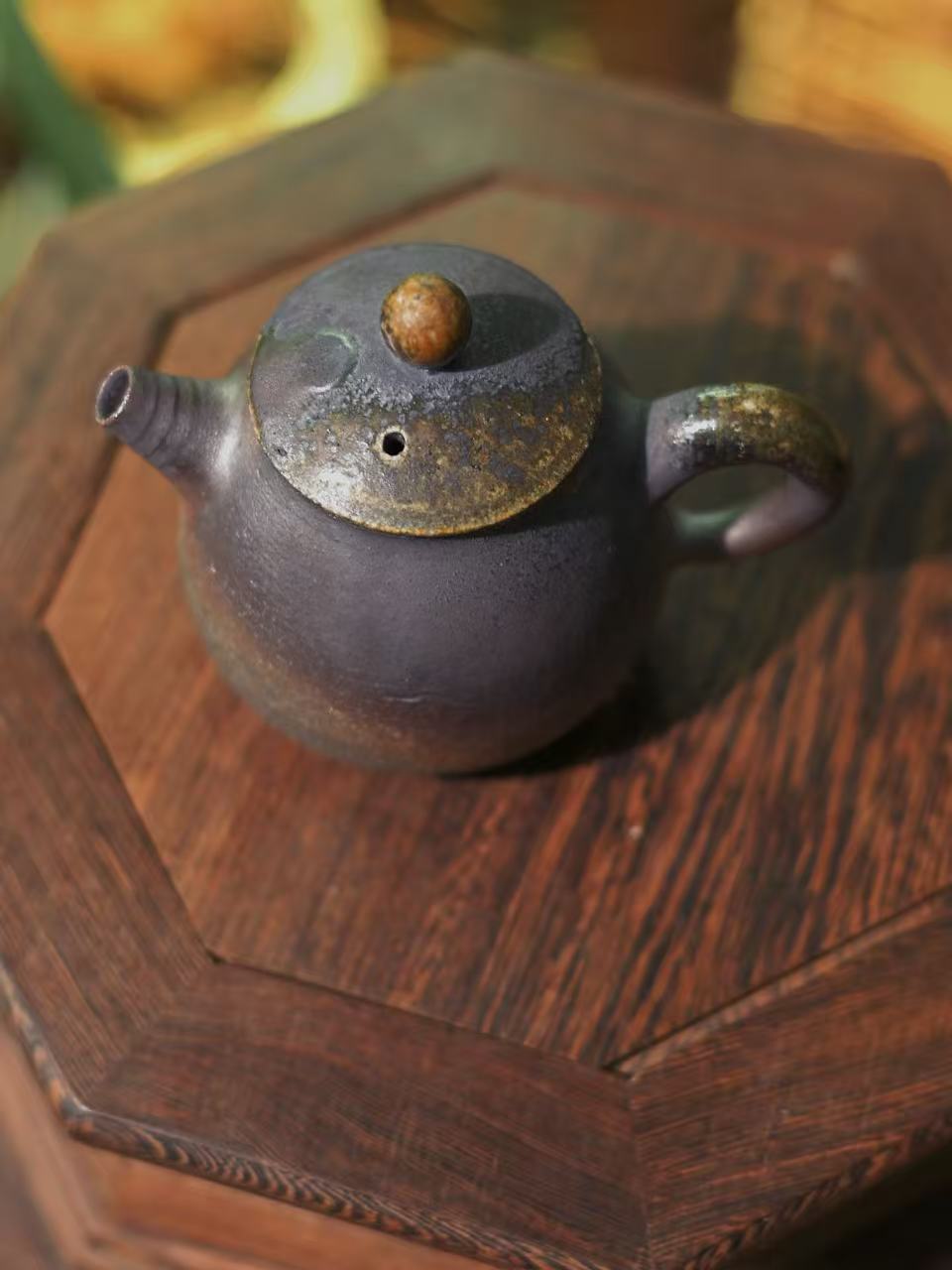 Artisan handmade pottery: An iron-rich clay teapot designed for professional Gongfu tea.