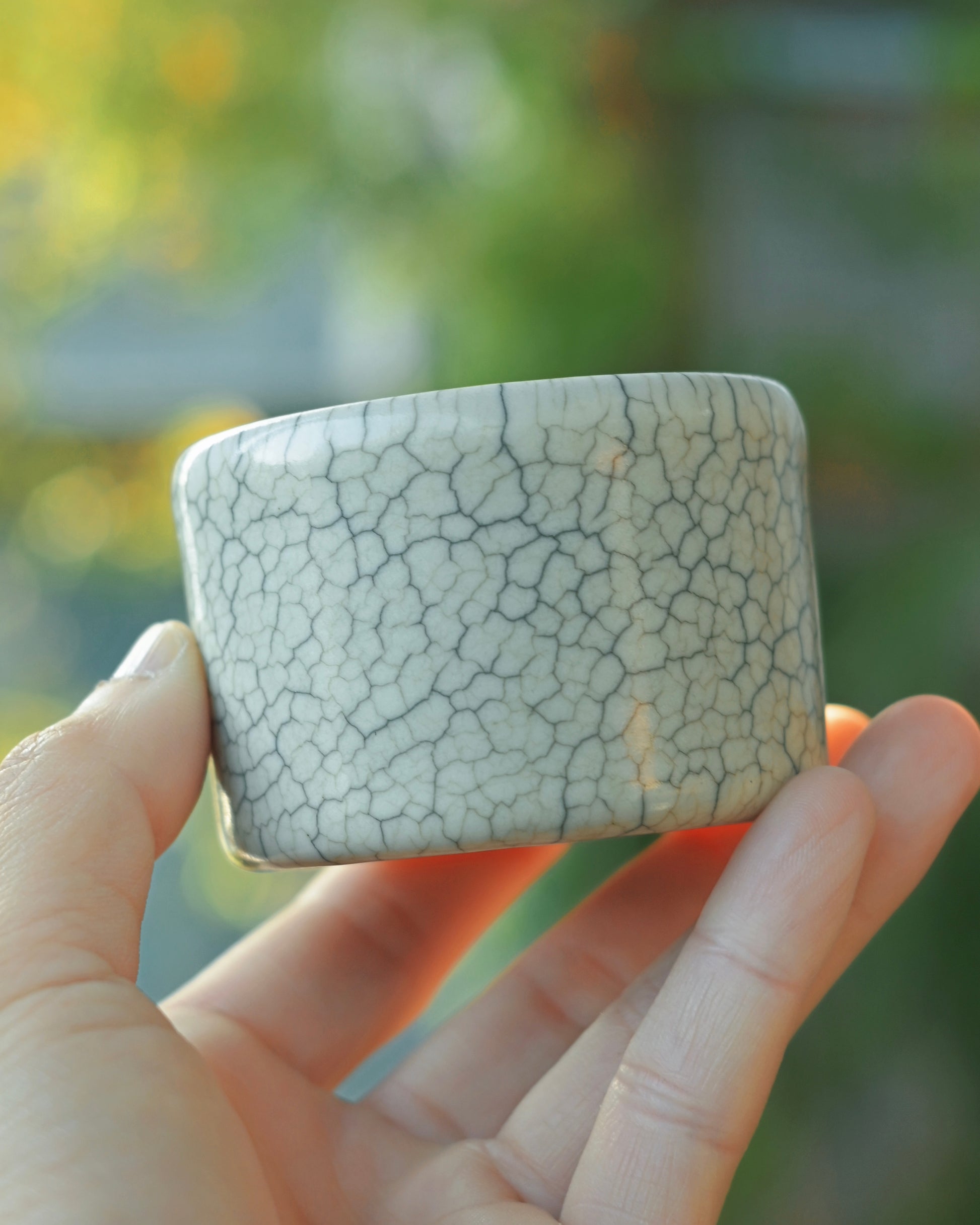Iron wires ceramic texture formed by charcoal-ash treatment of initial firing cracks