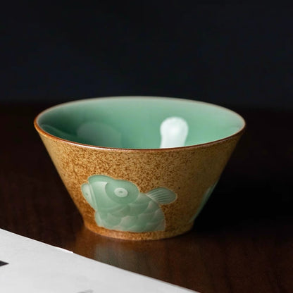 Longquan-Celadon-Teekanne in Pflaumengrün mit Pflanzenaschelasiert