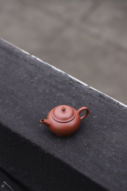 Yixing teapot from original mine Jiangpo clay, named after Shuanglong Jiangpo discovery site