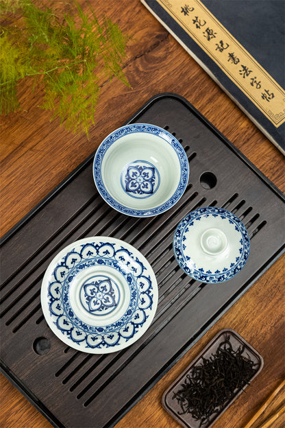 Handbemalte Jingdezhen-Keramik-Teeschale (Gaiwan) in Blau-Weiß