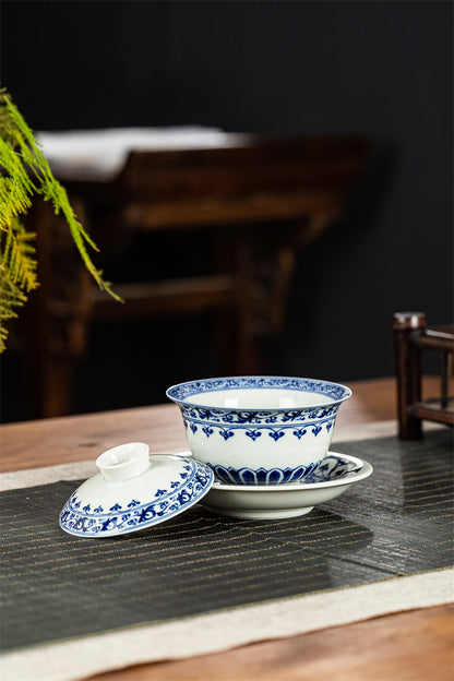 Handbemalte Jingdezhen-Keramik-Teeschale (Gaiwan) in Blau-Weiß