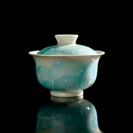 Jingdezhen handmade underglaze lidded bowl with snow plain design in soft blue and white winter theme
