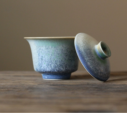 Jingdezhen artisan gaiwan with pine-needle kiln-change finish, featuring elegant glaze flow, unique textures, and fine porcelain form.
