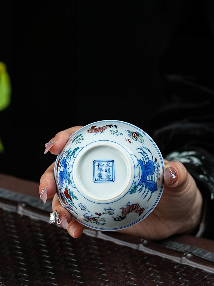 Natural Jingdezhen kaolin clay, handcrafted doucai chicken cup replica
