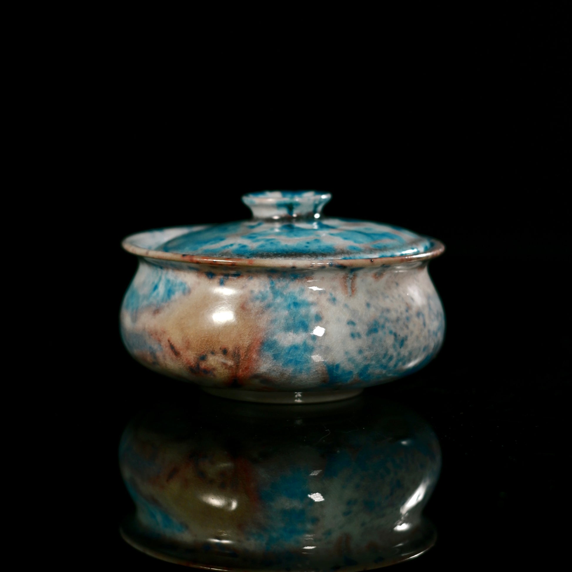 Handmade Jingdezhen lidded bowl with kiln-transformed crystal glaze in blue and crimson.