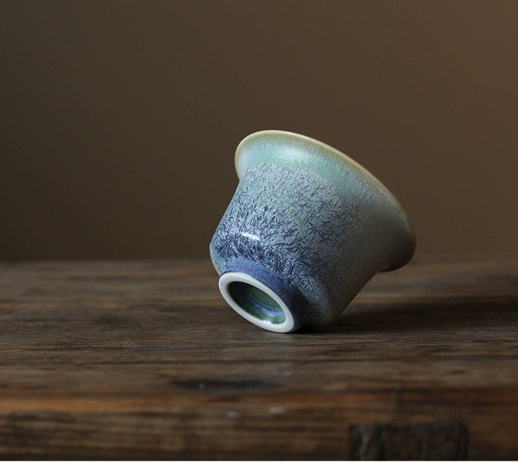 Jingdezhen handmade kiln-change gaiwan with pine-needle effect glaze, ideal for Chinese gongfu tea and aroma-focused brewing.
