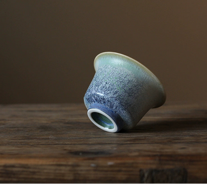 Jingdezhen handmade kiln-change gaiwan with pine-needle effect glaze, ideal for Chinese gongfu tea and aroma-focused brewing.