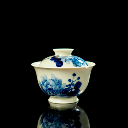 Jingdezhen underglaze blue-and-white peony gaiwan set with interior and exterior floral decoration