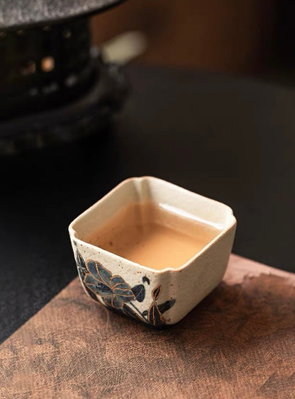 Old Clay Blue-and-White Volcanic Stone Caramel Glaze Square Cup with Hand-Painted Daffodils Design