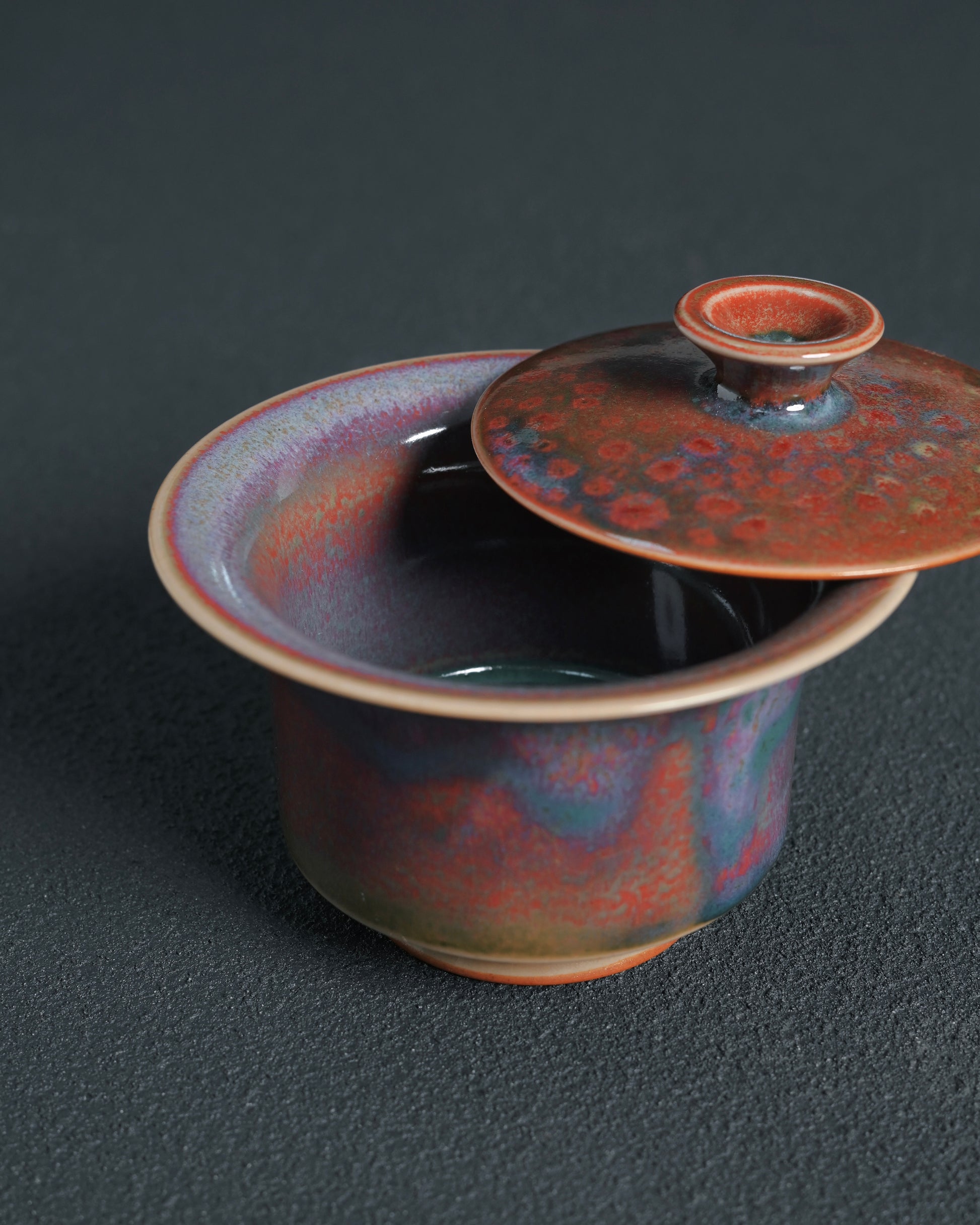 Jun ware tea bowl design for optimal leaf expansion and aroma release during brewing