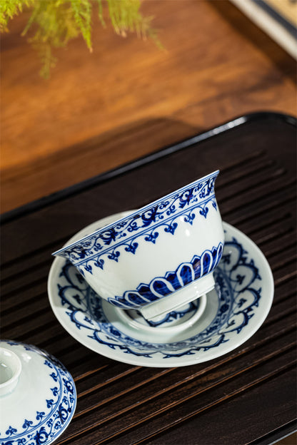 Handbemalte Jingdezhen-Keramik-Teeschale (Gaiwan) in Blau-Weiß
