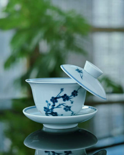 Practical tea brewing demonstration using the hovering lidded bowl set